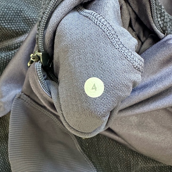 Lululemon Emerged Renewed jacket Size 4 purple - Picture 5 of 9